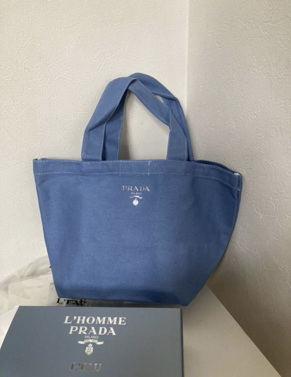 PRADA トートバッグ　ハイブランド　プラダ　カバン　鞄　ミニ　ハンドバック　お洒落　水色