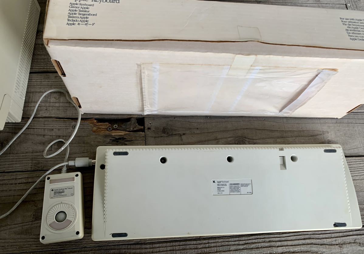 Apple Macintosh SE/30 キーボード&マウス付き。アップル