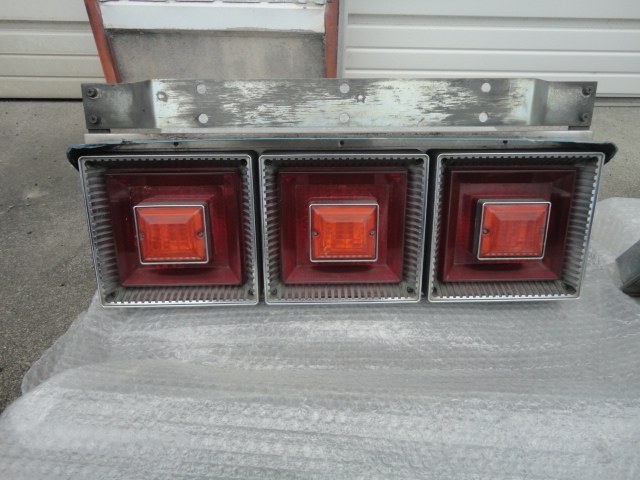 JB角型LEDテールランプ JB 角テール 大型 デコトラ 当時もの 3連