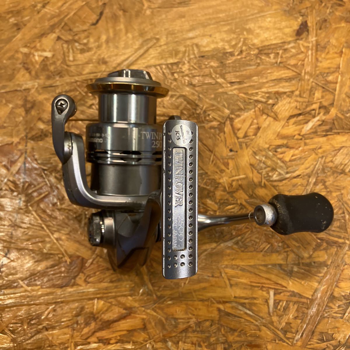 SHIMANO TWIN POWER /2500HGS ジャンク SHIMANO TWIN POWER2500HGSの
