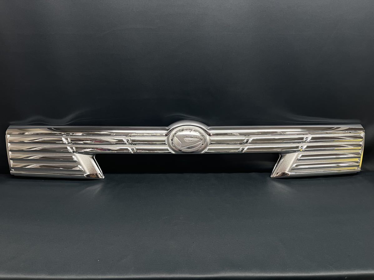 タントカスタム　LA600S　後期　カスタムＲＳトップエディションＳＡ３　純正　リアガーニッシュ　LA600S　後期　中古　バックドア　メッキ