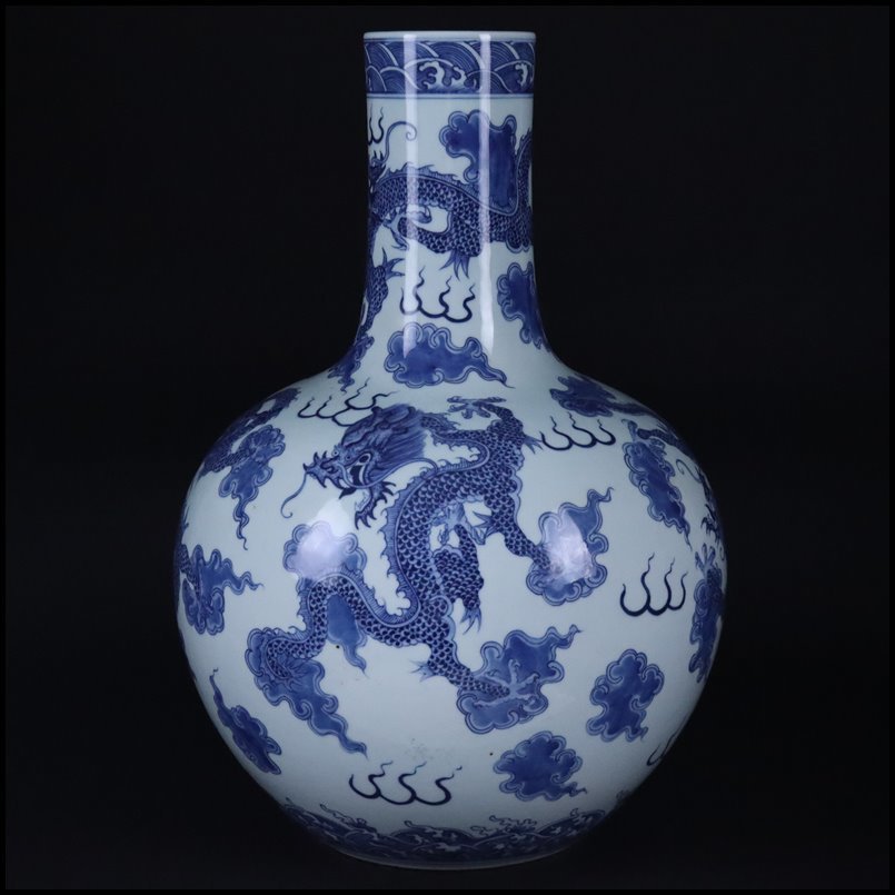 奇】中国美術 大清乾隆年製 底款/ 青花 雲龍紋 天球瓶 染付 五龍図 長 