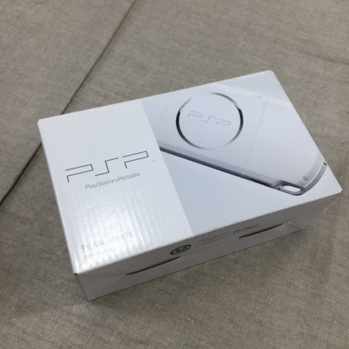 PSP「プレイステーション・ポータブル」 パール・ホワイト(PSP-3000PW