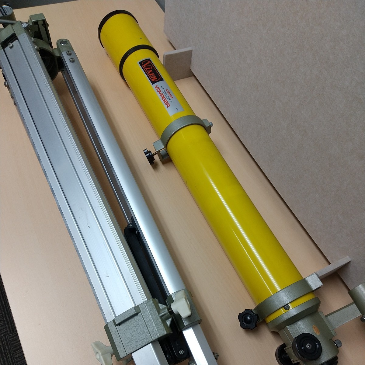 p080803t Vixen C80M VOYAGER イエロー 天体望遠鏡 D=80mm f=910mm ビクセン ボイジャー 天体観測 三脚