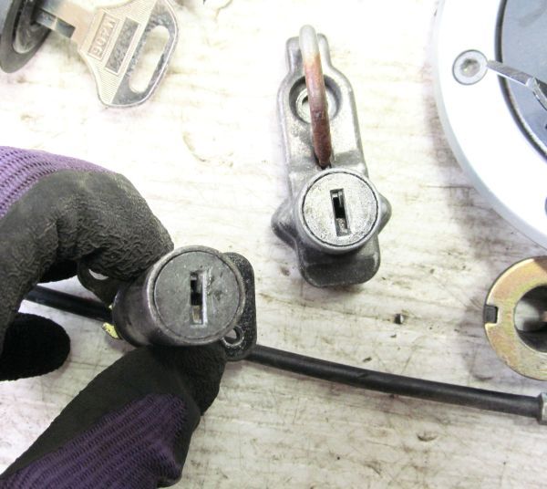 1円スタート!! 売切!! バリオス2 ZR250B キーセット キーシリンダー