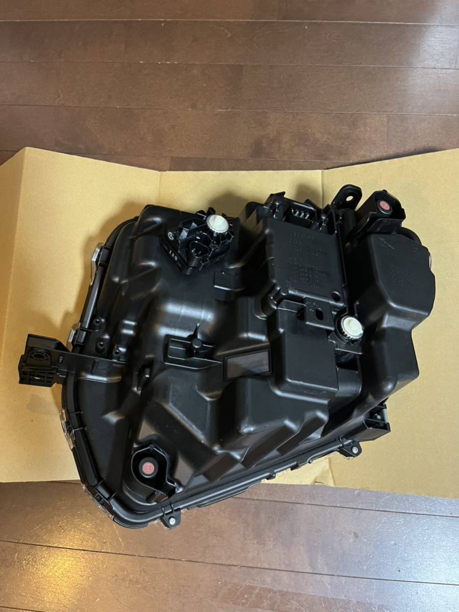 ダイハツタント 右ヘッドライト LA650.660 純正品番81130-B2760 ②の 