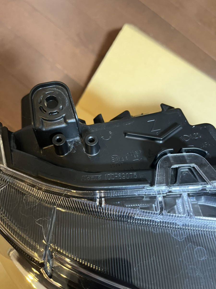 ダイハツタント 右ヘッドライト LA650.660 純正品番81130-B2760 ②の 