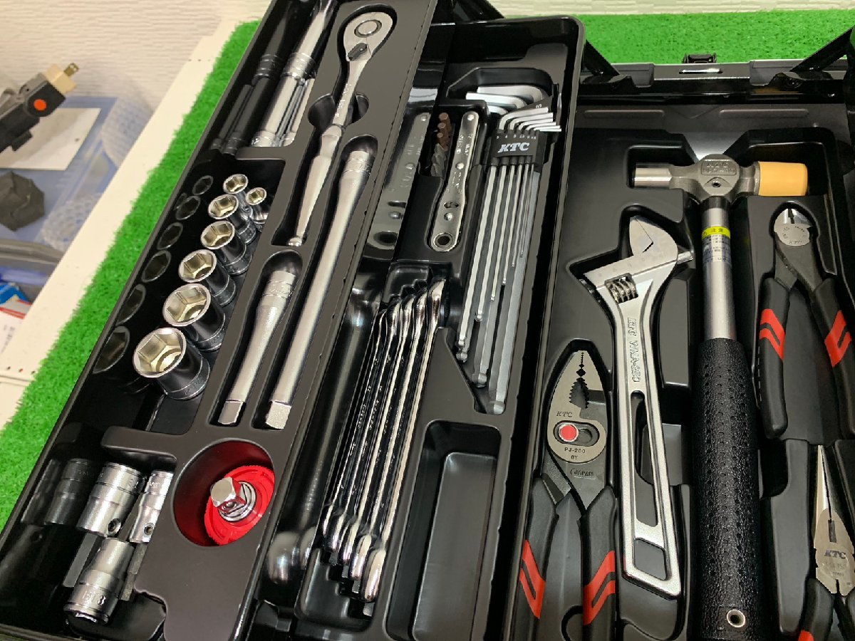 未使用】 KTC 工具セット 両開きメタルケース 9.5sq SK3561WZ 【博多店 
