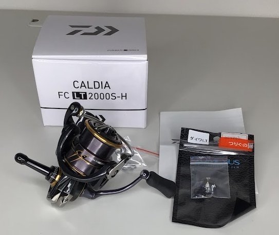 ■Daiwa　ダイワ　CALDIA　21カルディア FC LT 2000SーH　スピニングリール　リールスタンド付き
