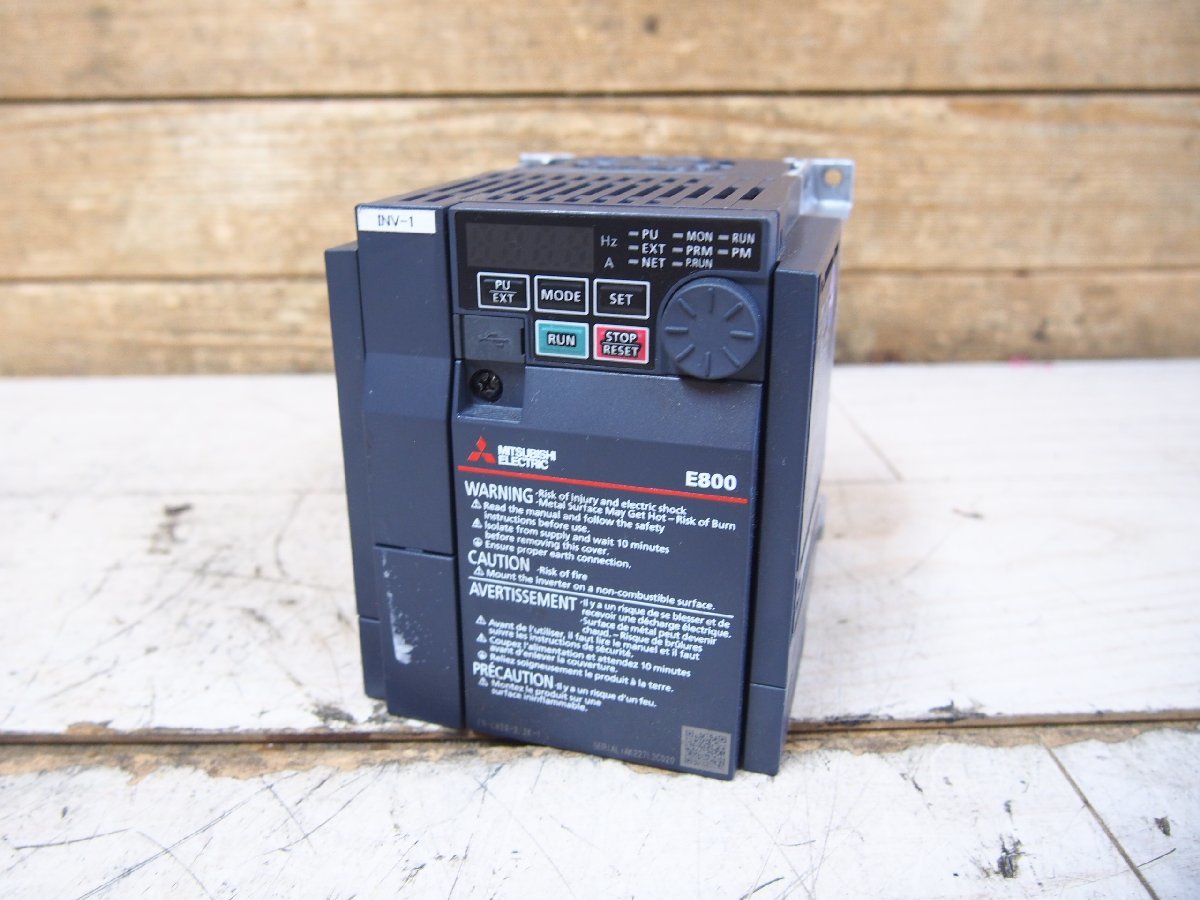 □【1Y】 MITSUBISHI 三菱 インバーター FR-E820-2.2K-1 ジャンク