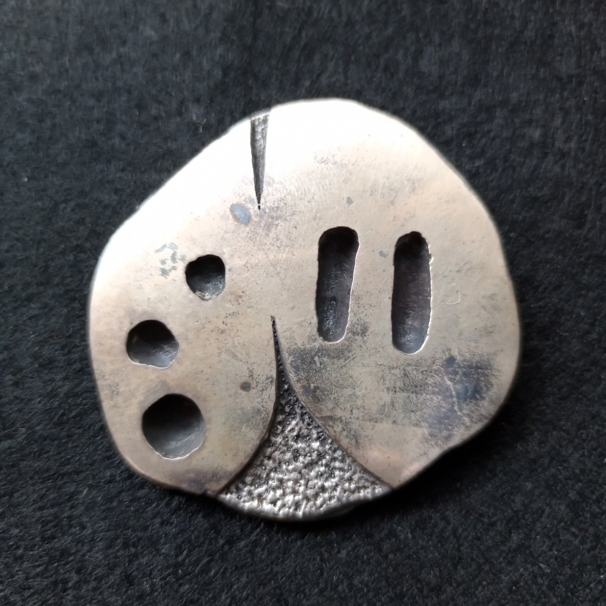 【彫刻家作品】吾妻兼治郎 作 「無」ブローチ