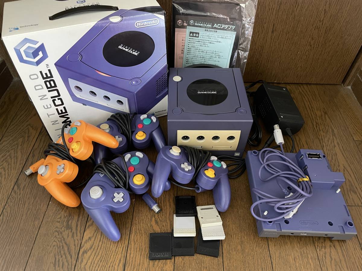 ニンテンドー　ゲームキューブ　本体、コントローラー４個、メモリーカード７個、ゲームボーイプレーヤ、ＧＢＡケーブル