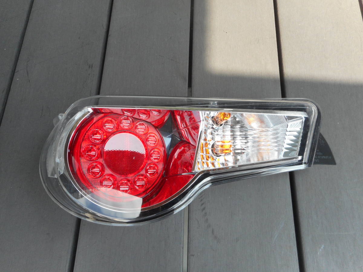 BRZ 助手席側 テールランプ トヨタ 86 ZN6 スバル BRZ ZC6 前期 純正