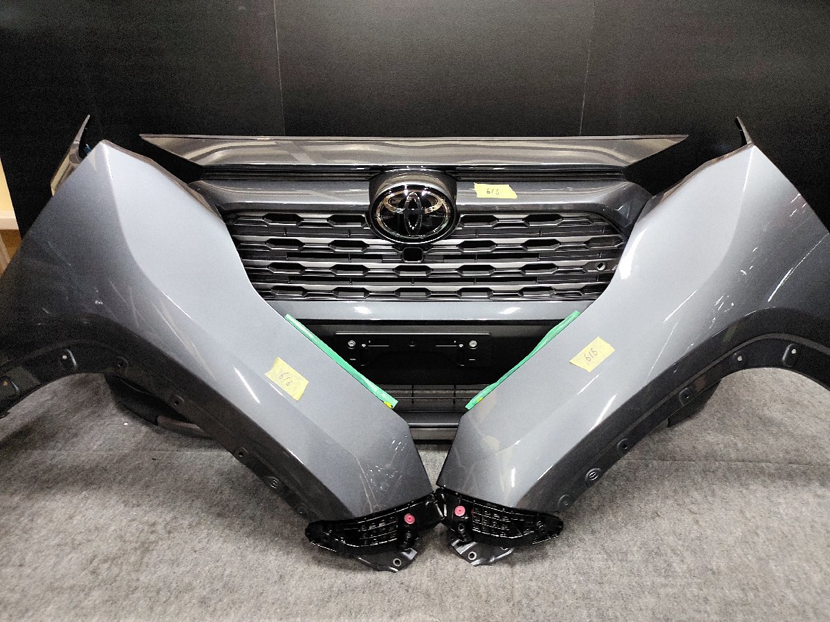【新車外し】トヨタ RAV4 後期 フロントバンパー フェンダー セット 牽引フックカバー 付属 MXAA52 ガンメタ 1G3 【特価】 管理:616