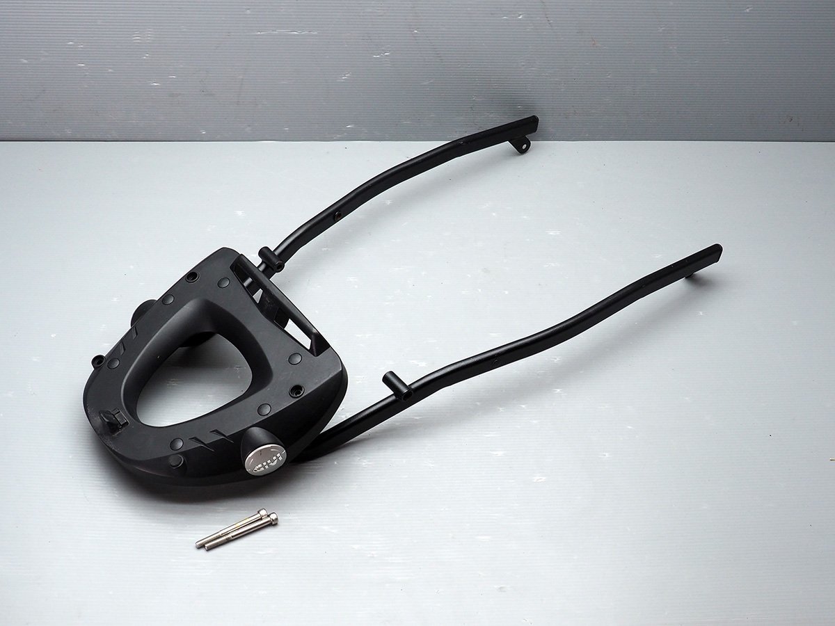 GSX1400 GY71A 社外 GIVI モノロック用ベース フィッティングステー 