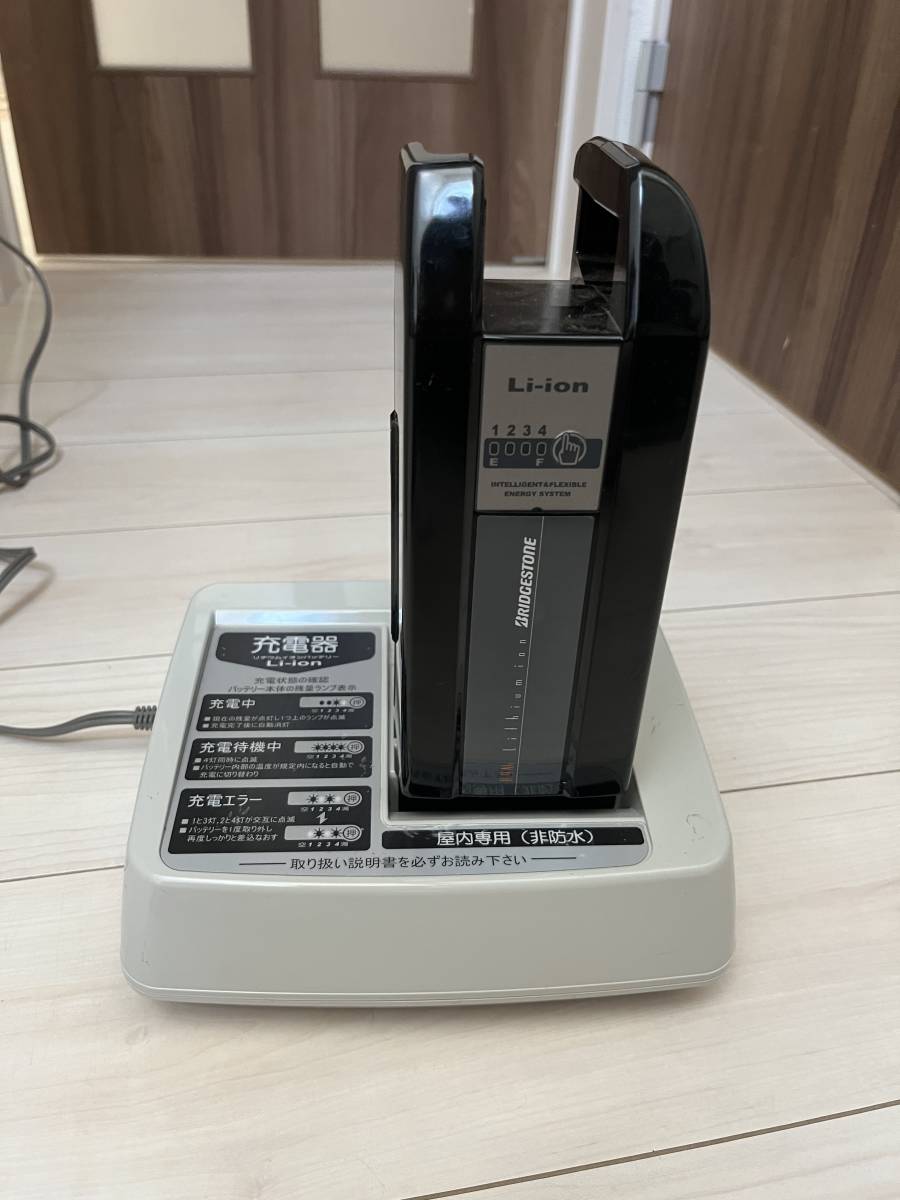 ヤマハ電動自転車　X83-33リチウムイオンバッテ－ 8.4A h 充電器付