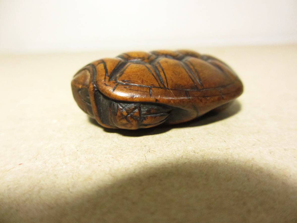 江戸時代 根付 柘植製 亀の意匠 銘 友忠 江戸時代 根付 柘植製