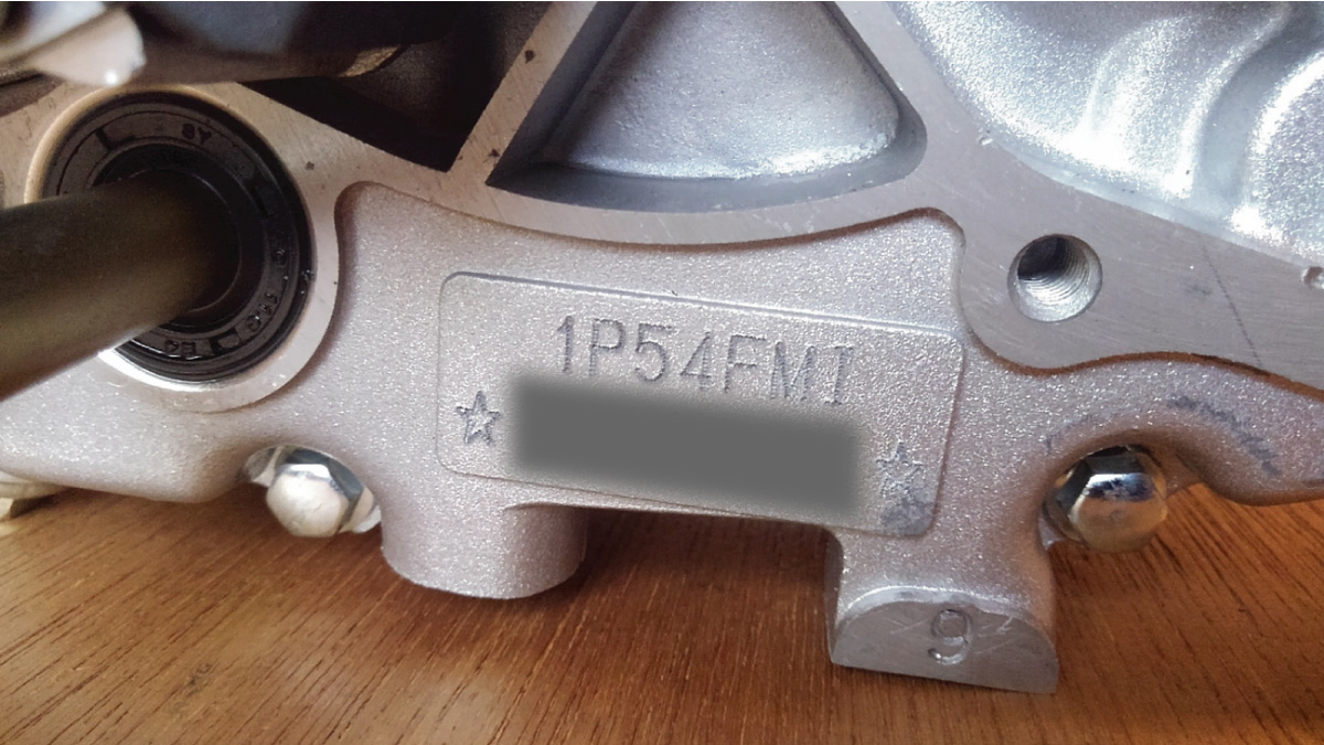 中華エンジン 125cc 未使用長期保管品 1P54FMI セルなし遠心クラッチ