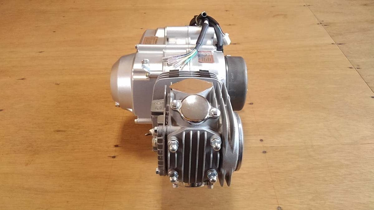 中華エンジン1P54FMIジャンクパーツ　ミッション無し 中華エンジン 125cc 未使用長期保管品 1P54FMI セルなし遠心クラッチ