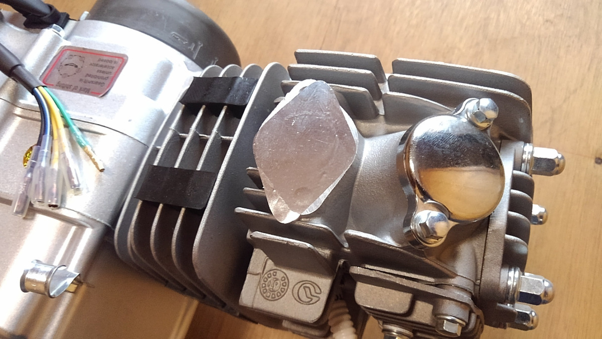 中華エンジン 125cc 未使用長期保管品 1P54FMI セルなし遠心クラッチ