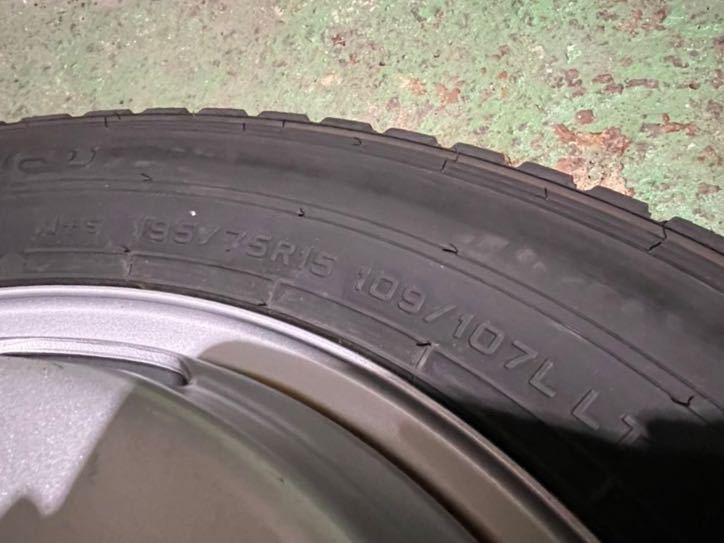 ☆イスズ・エルフ・195/75R15・スタッドレスタイヤ・鉄ホイール付き・6