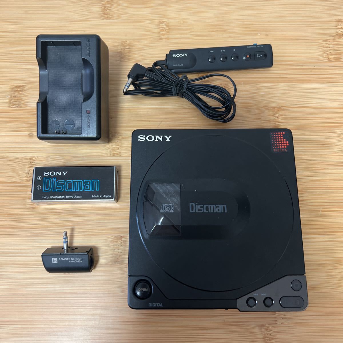 SONY D-150 Discman CDプレーヤー ディスクマン ポータブル プレーヤー ブラックカラー / BC-BP2 / RM-DM5K / RM-DM2