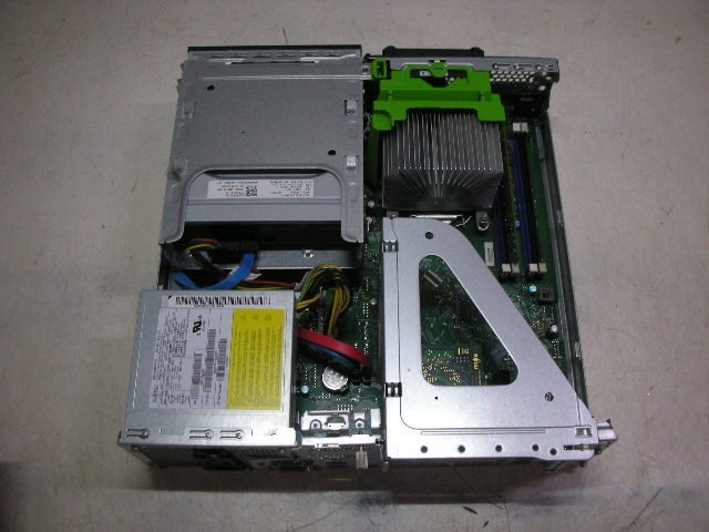 Fujitsu ESPRIMO D586/PX(Intel Core i7 6700 3.4GHz/4GB/SATA 500GB)
