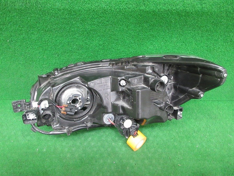 レヴォーグ VM4/VMG 前期 純正 右ヘッドライト LED ICHIKOH 1877 R