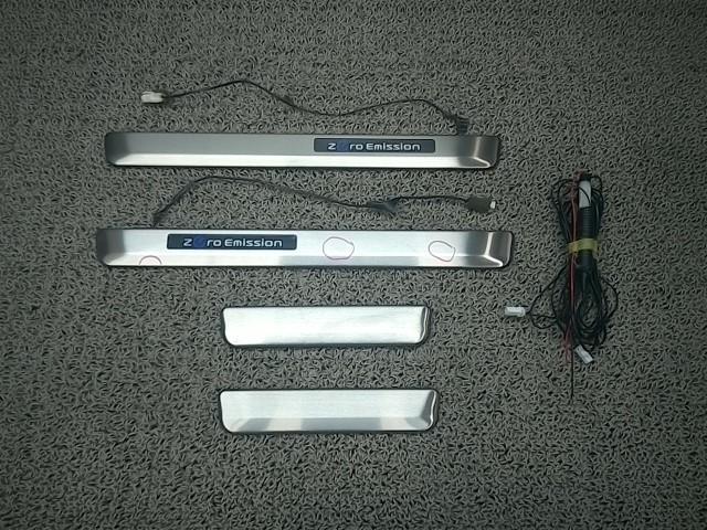 H26年 リーフ AZE0 スカッフプレート1台分　フロントイルミ付