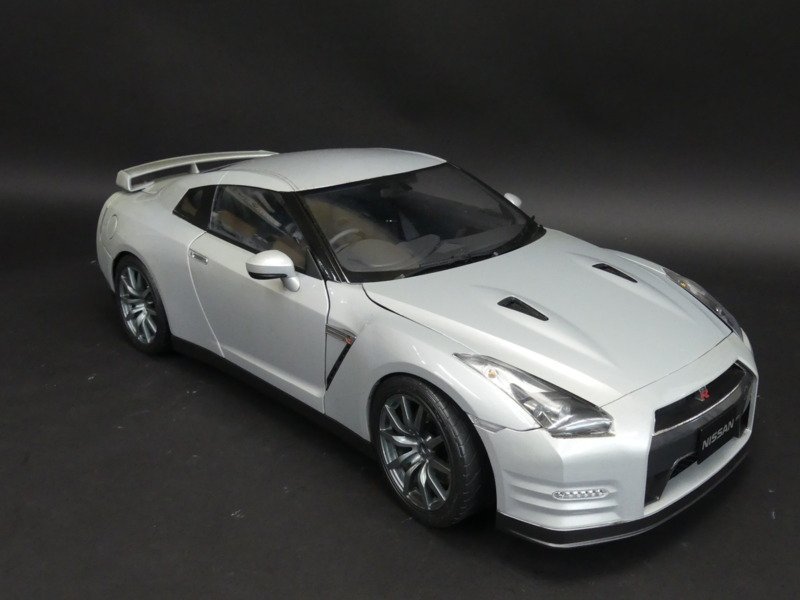 w207 デアゴスティーニ 日産 GTR GT-R シルバー 1/8 組立て済み R35