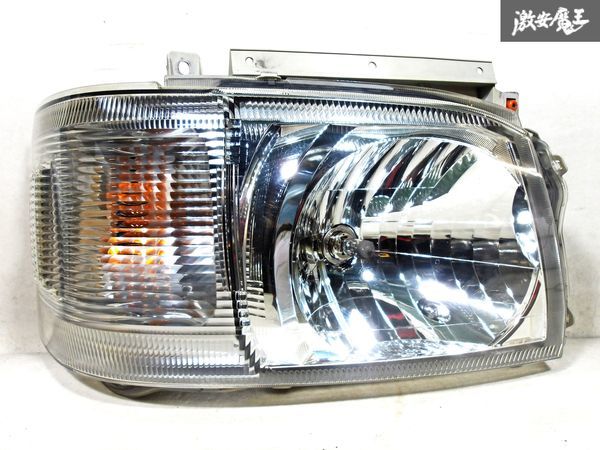 トヨタ純正 200系 ハイエース 1型 2型 前期 ハロゲン ヘッドライト