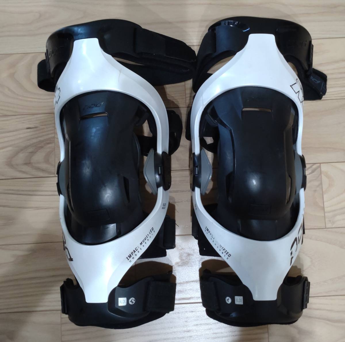 ★中古_POD K4 2.0 ニーブレース 左右セット_XLサイズ【おまけ多数】