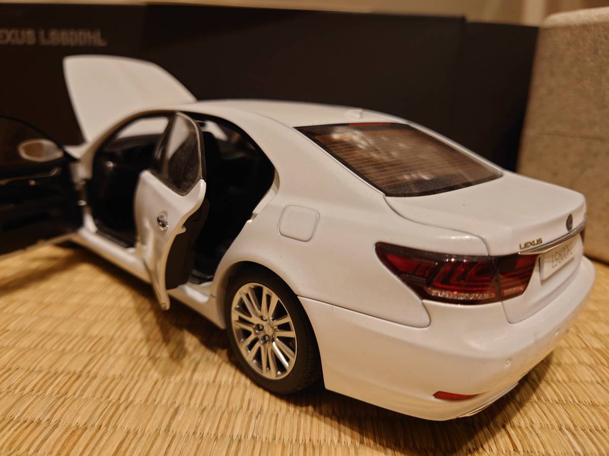 AUTOart signature レクサスLS600hL シリアル 