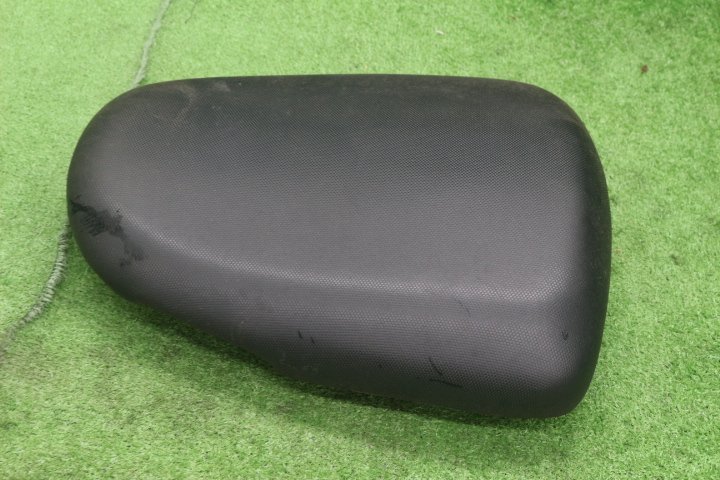 42980☆GSX1300R.（GW71A） 純正 タンデムシート