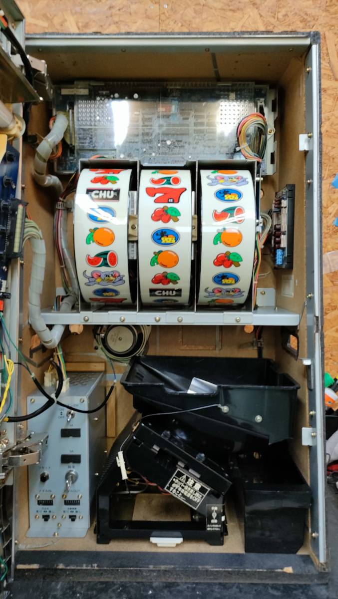 パチスロ中古実機 エレコ ゲッターマウス メダル不要装置付 4号機 1996年導入機