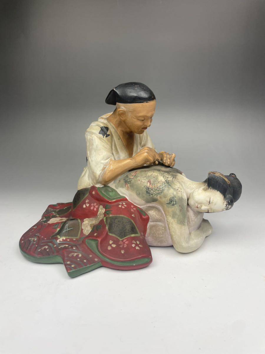 博多人形 春画 彫師 本時代 枕絵 裏絵 刺青 雲龍 彩色 まぐわい フィギュリン 焼物 飾物 置物 古美術品 骨董品 レトロ