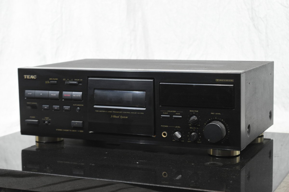 TEAC V-1050 TEAC V-1050 カセットデッキ 3ヘッド 動作品 音響機器