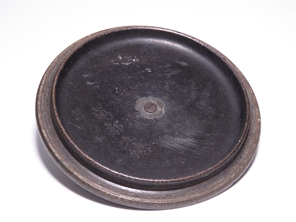 日本製の鉄瓶の蓋.銅製.在銘.中古使用品.つまみは壊れてい