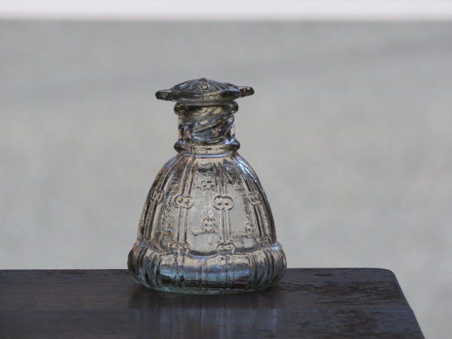 r38古ガラス 時代 醤油差し /アンティーク*ビンテージ*大正ロマン*和*型*びいどろ*ガラス瓶*ウラン*古民家*昭和レトロ*硝子壜*エンボス