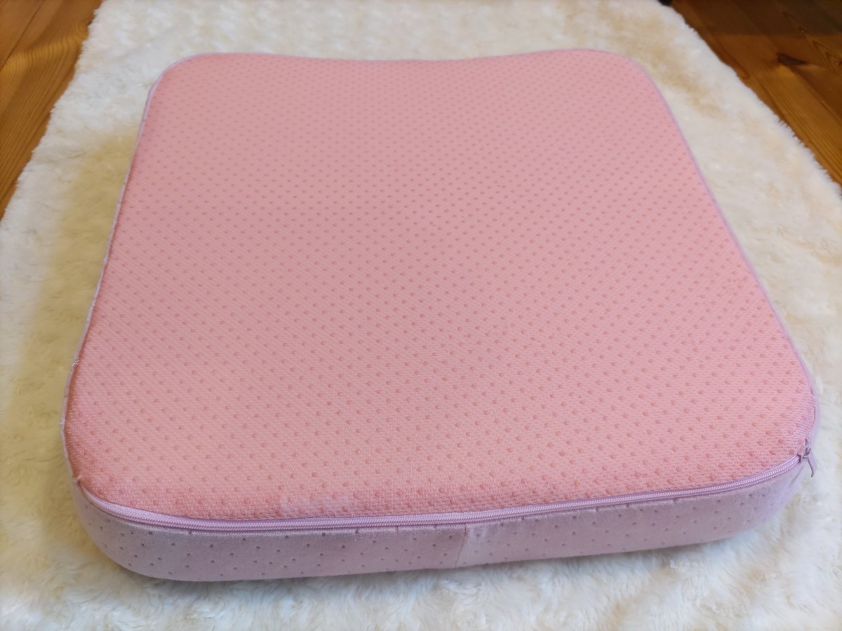 ☆美品☆車椅子用 クッション 介護 【理学療法士監修】 低反発 お尻が痛くならない 立体成型 洗えるカバー 滑り止め(ピンク)_3
