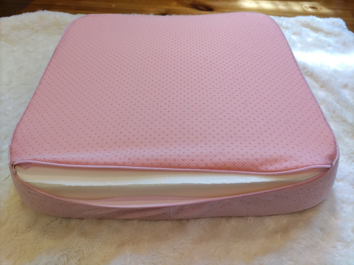 ☆美品☆車椅子用 クッション 介護 【理学療法士監修】 低反発 お尻が痛くならない 立体成型 洗えるカバー 滑り止め(ピンク)_4