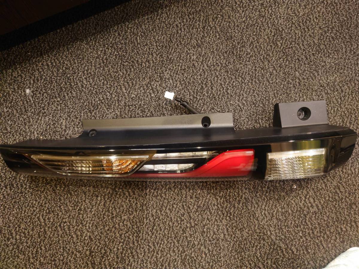 割れなし HONDA ステップワゴン スパーダ RP3 前期 純正 STANLEY W1890 