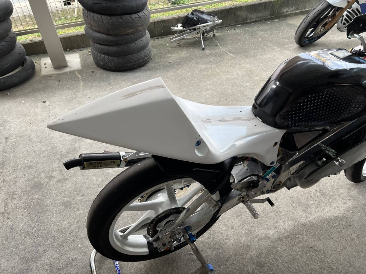 RS125 Nf4 テールカウル RS125 NF4 専用 シートカウル テールカウル NSF250風 オリジナル品 未