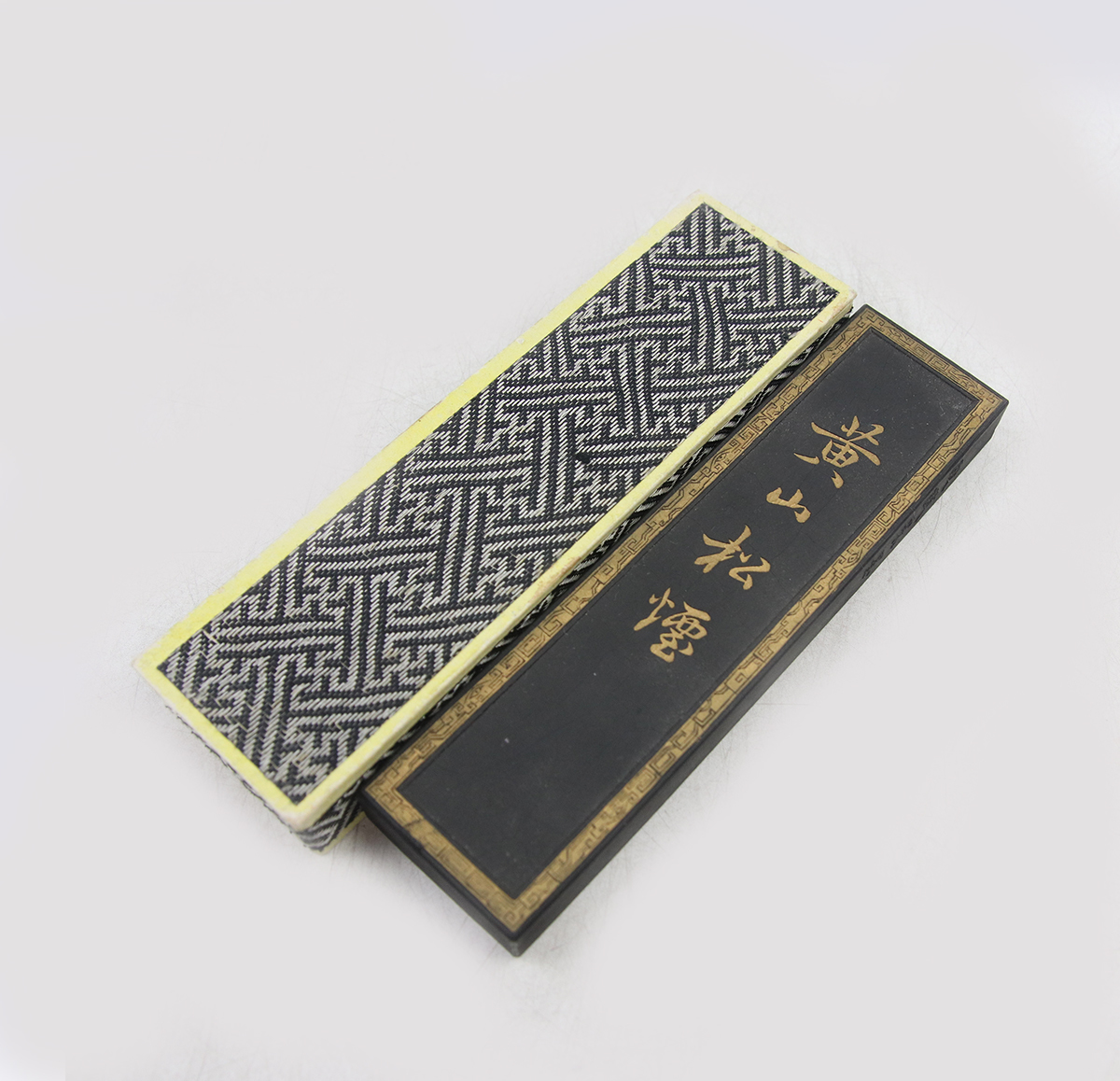 0366 古墨 黄山松煙 殿策試墨 元箱 約70g 硯 書