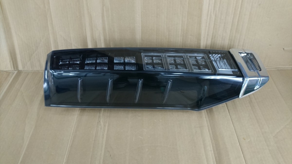 良品 前期 80系 ヴォクシー 左テールランプ ヴォクシー 80系 前期 全灯