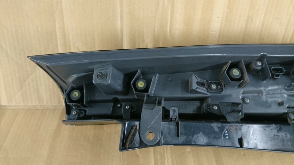 良品 前期 80系 ヴォクシー 左テールランプ ヴォクシー 80系 前期 全灯