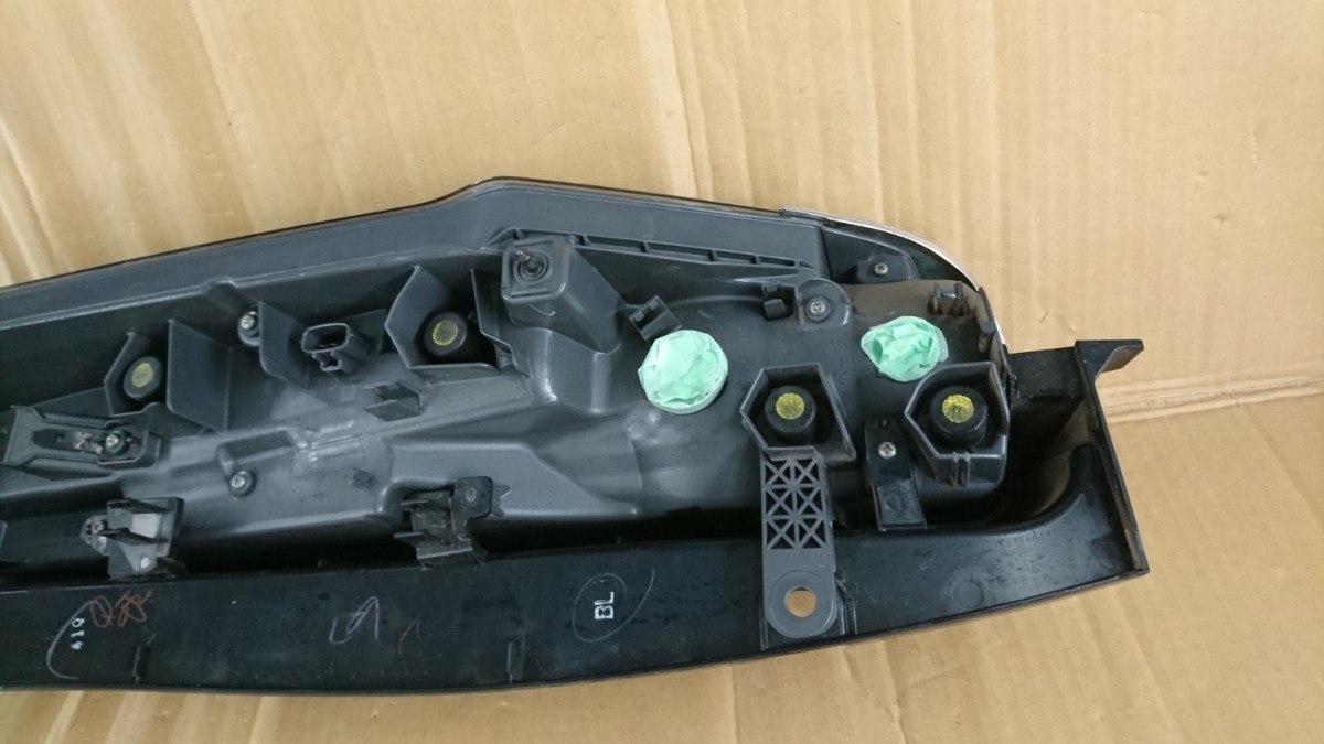 良品 前期 80系 ヴォクシー 左テールランプ ヴォクシー 80系 前期 全灯