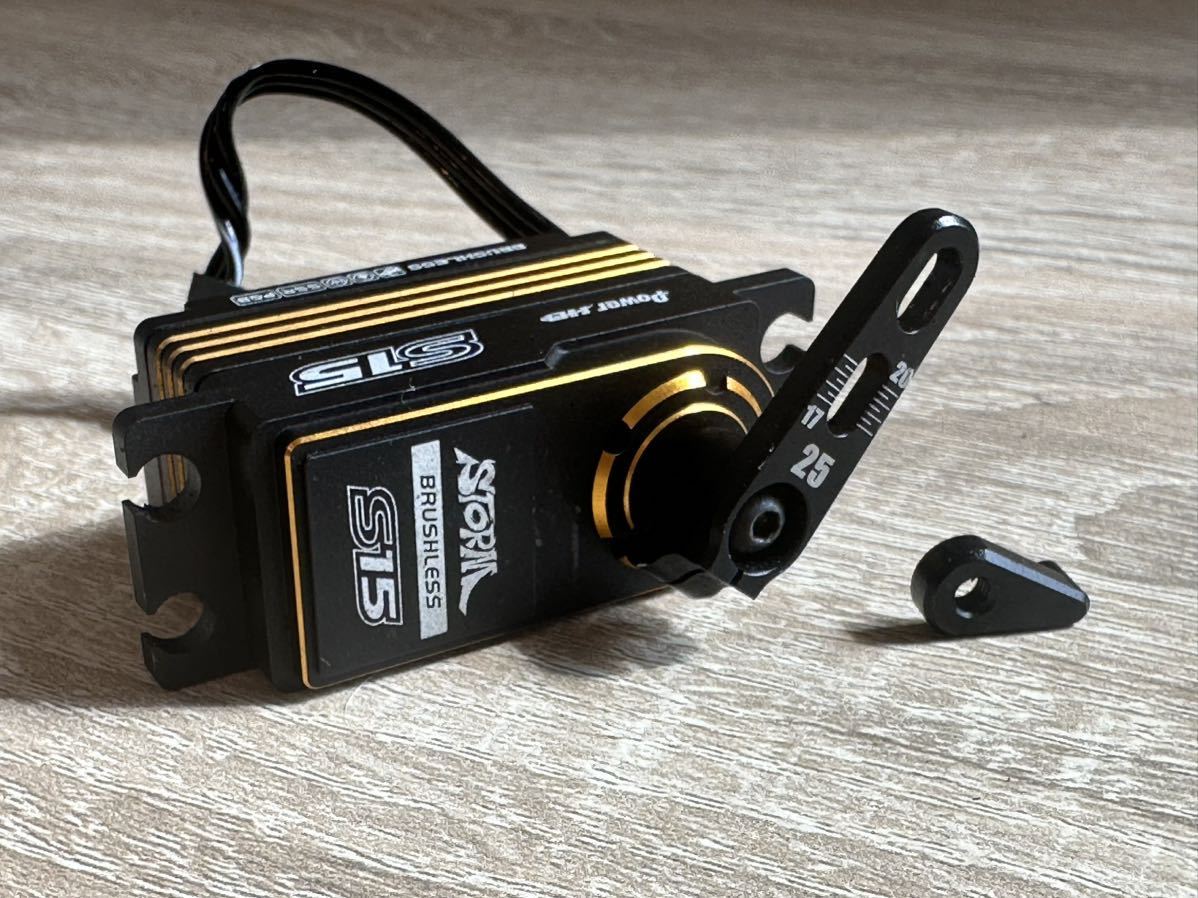 Power-HD S15 ゴールド ロープロ サーボ アルミサーボホーン付き