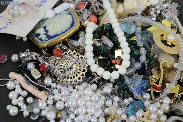 G9S82 アクセサリー大量おまとめ ネックレス ブローチ リング カフス タイピン イヤリング 700g 現状品 60サイズ