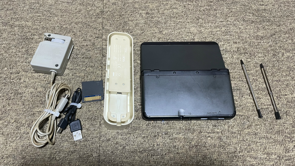 任天堂】Newニンテンドー3DS ブラック スタンド 充電器 ケーブル  